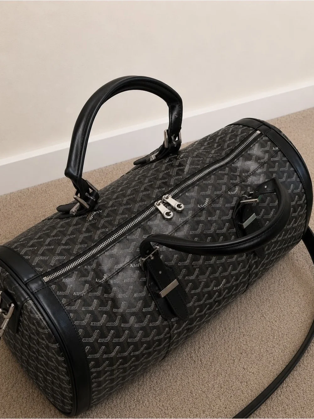 Abercrombie & Fitch Black Patterned Men's Duffel Bag